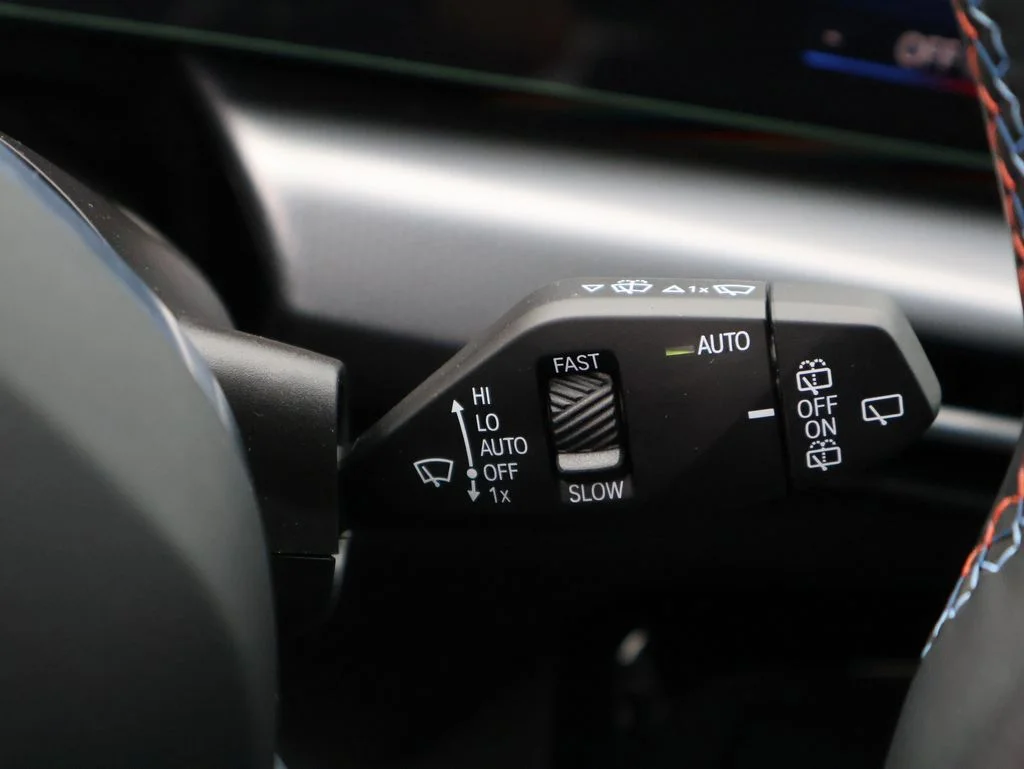 Used 2025 Black BMW M35i image 36