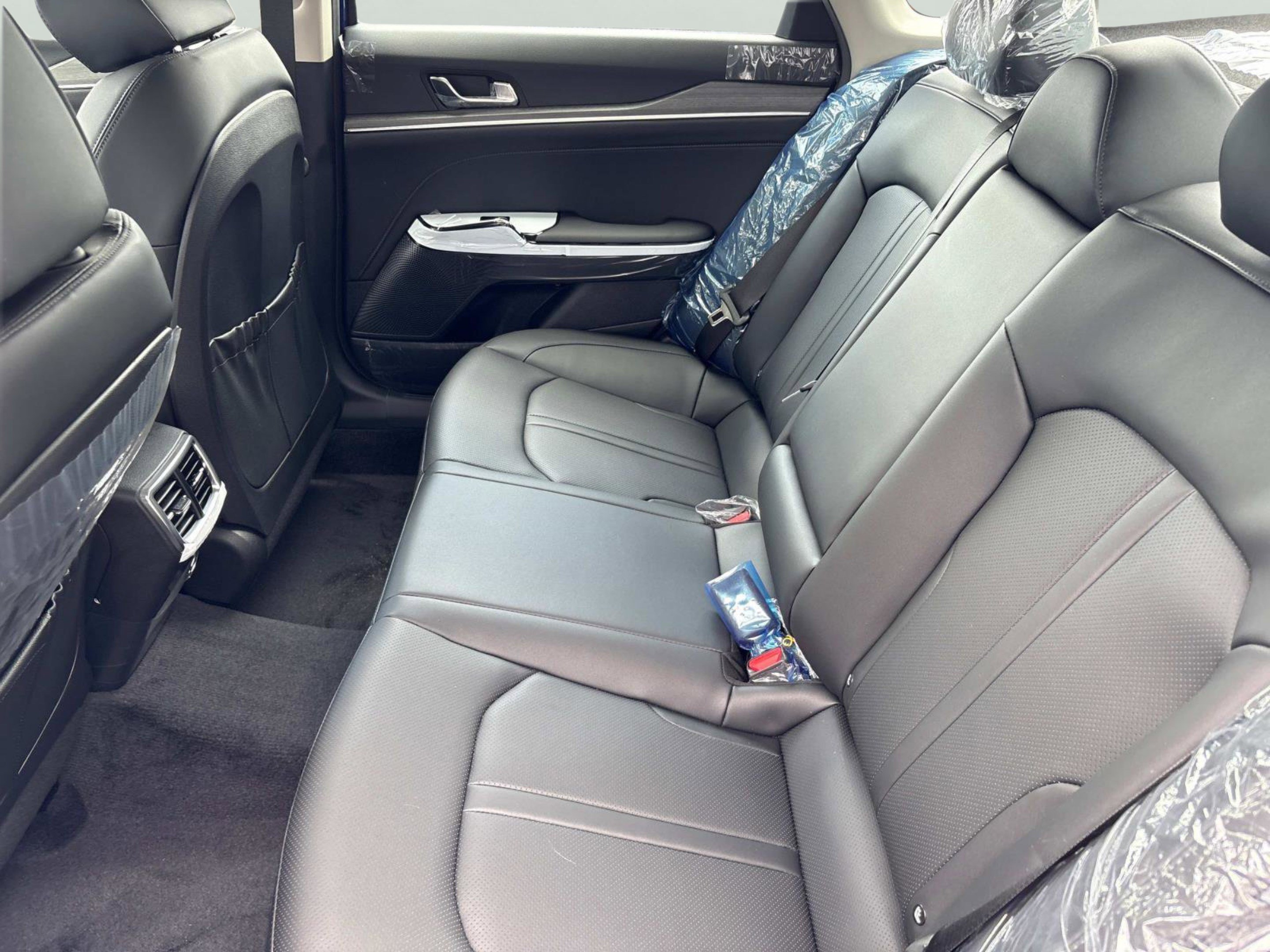 2025 Kia K5 EX - Photo 16