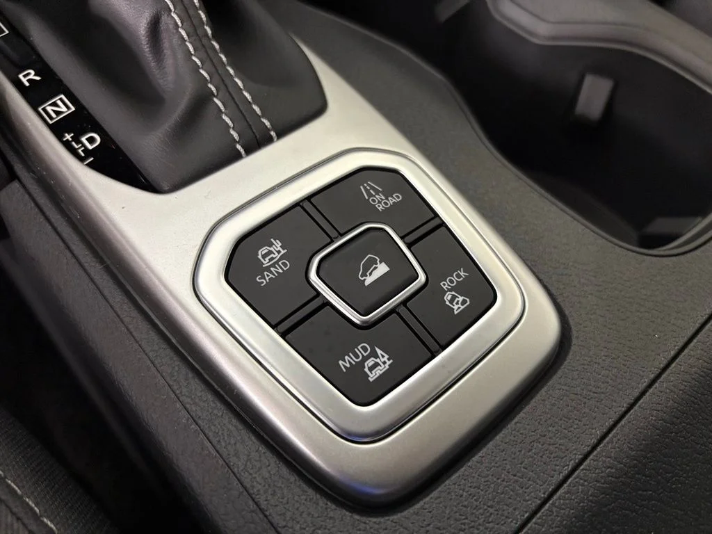 New 2026 Bluestone Pearl Nissan Crew Cab SV image 31