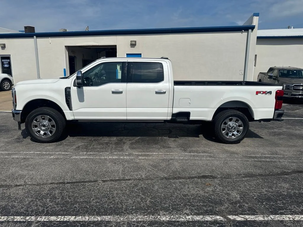 Used 2025 White Ford Lariat image 13