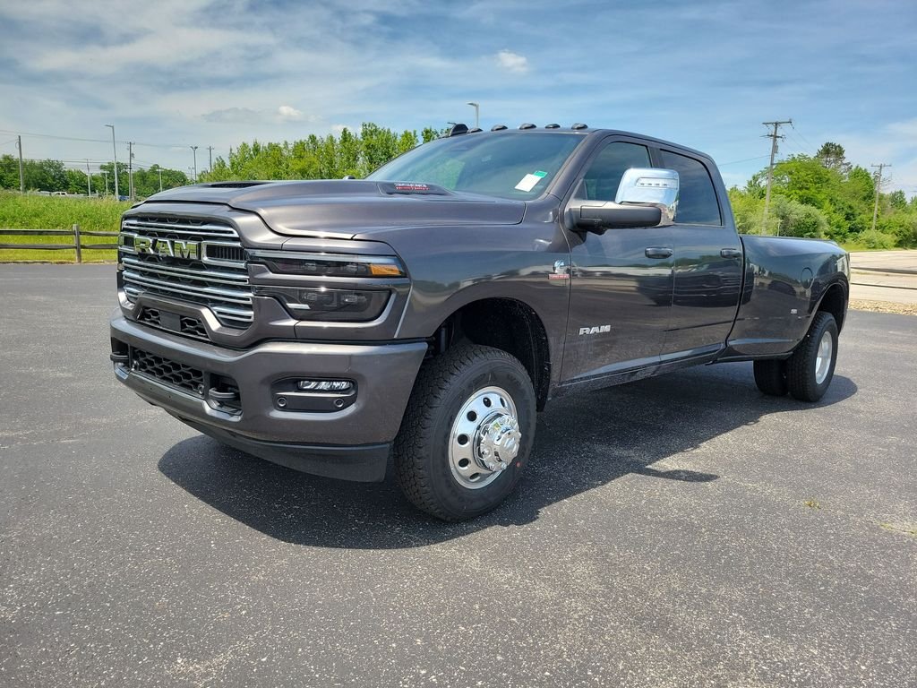 New 2026 Granite Crystal Metallic Clear-Coat Exterior Paint RAM Laramie image 3