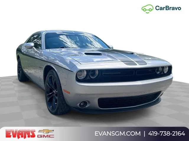 2017 Dodge Challenger R/T's photo