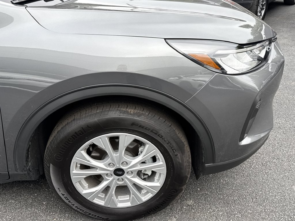 Used 2023 Gray Ford Active image 9