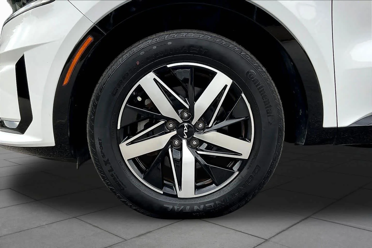 Used 2023 Glacial White Pearl Kia EX image 11