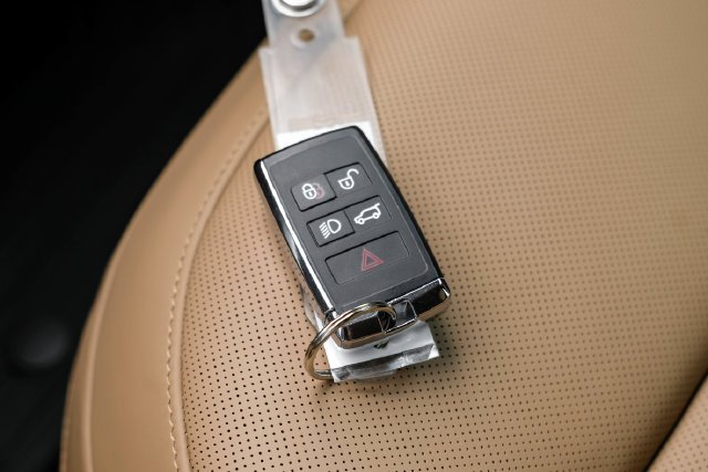 New 2027 Gold Land Rover SE image 78