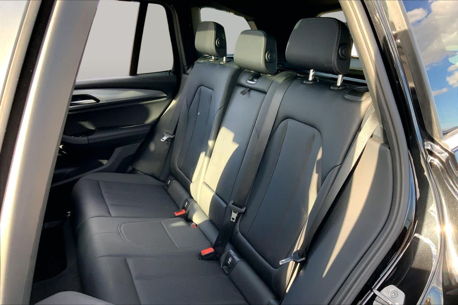 Used 2022 Jet Black BMW sDrive30i image 19