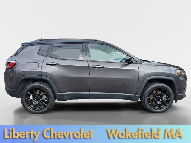 Used 2023 Granite Crystal Metallic Clearcoat Jeep Altitude image 8
