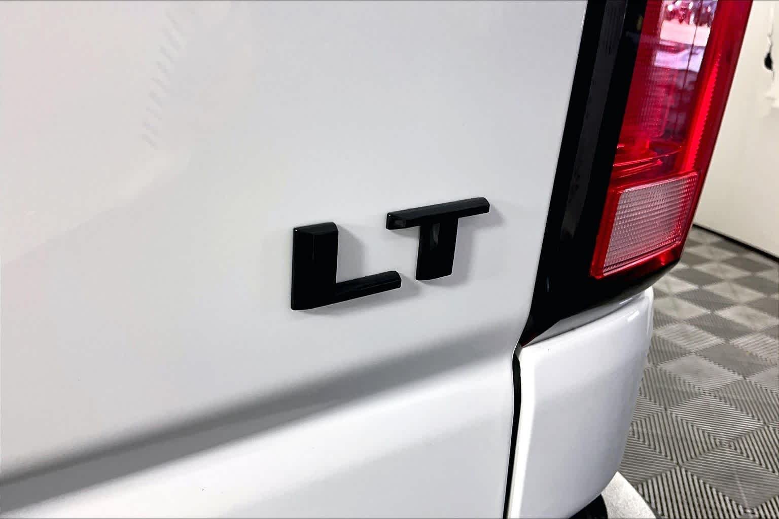 Used 2026 Summit White Chevrolet LT image 10