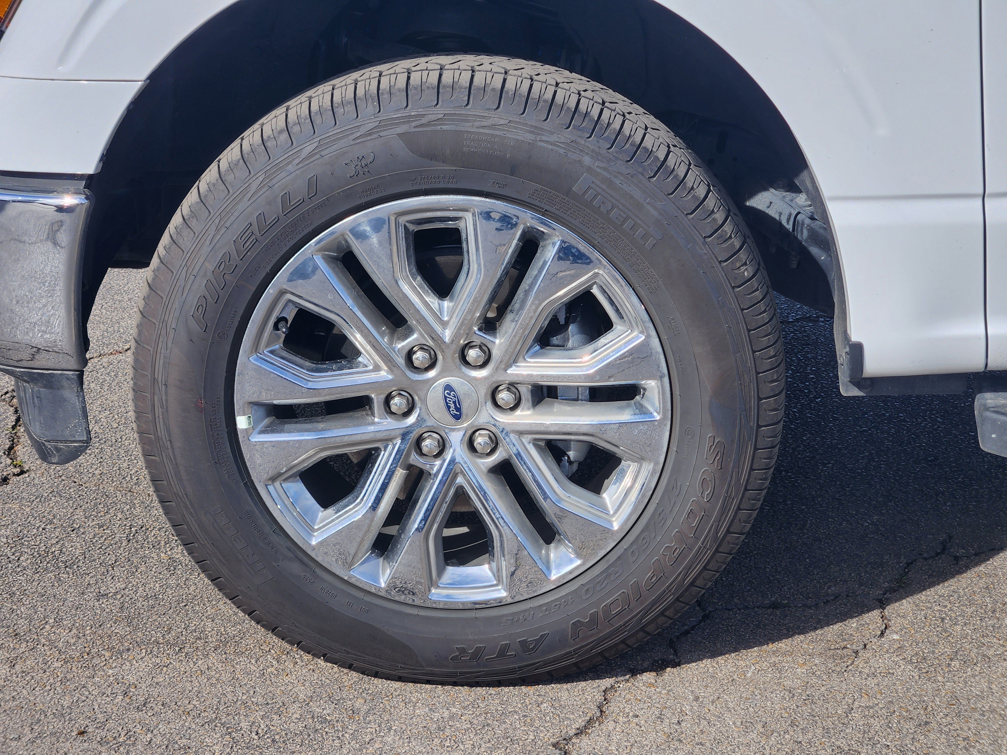 New 2025 Oxford White Ford XLT image 7