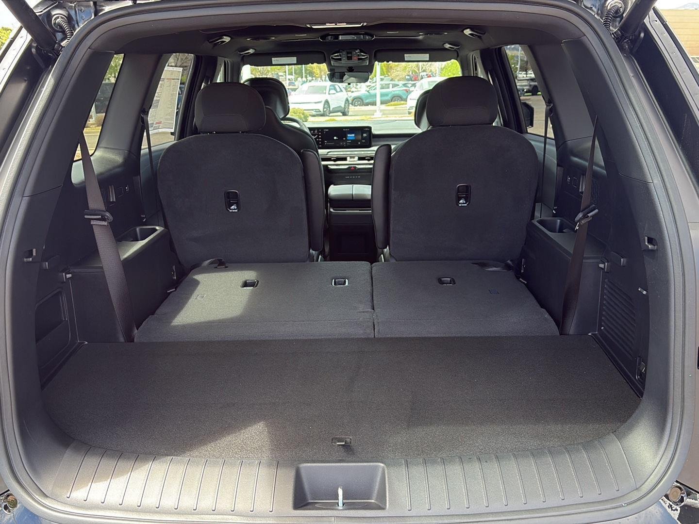 Used 2027 Ebony Black Kia S image 8