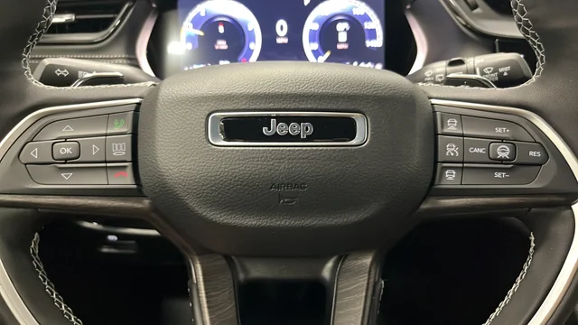 New 2026 Bright White Clear-Coat Exterior Paint Jeep Altitude image 16