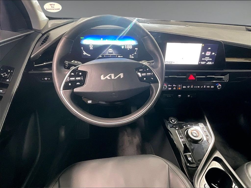 Used 2025 Black Kia Wind image 18
