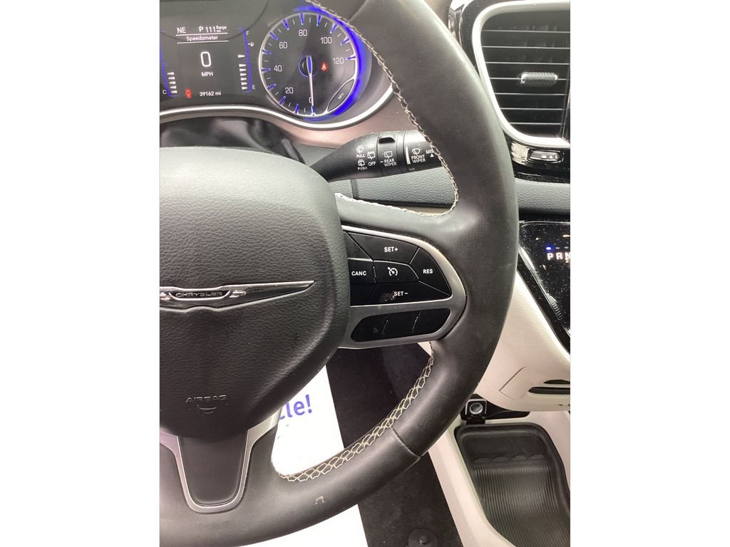 Used 2022 Gray Chrysler LX image 32