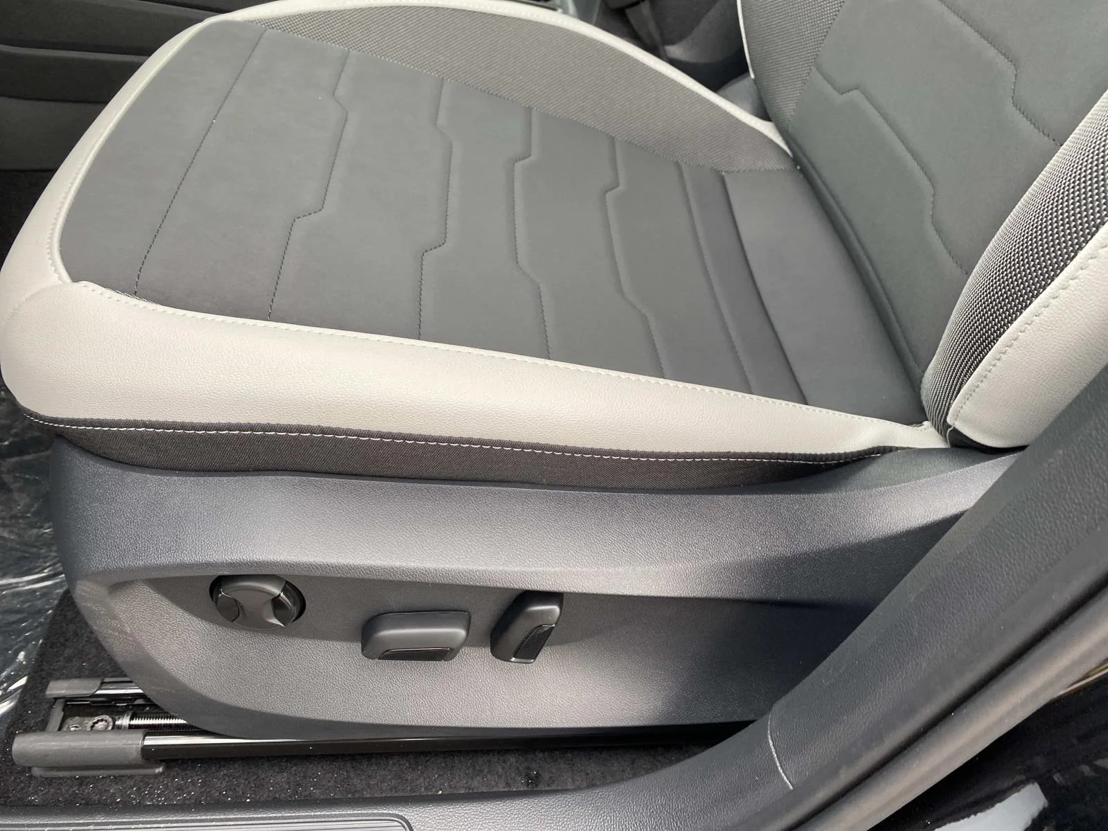 2026 Volkswagen Taos SE - Photo 10