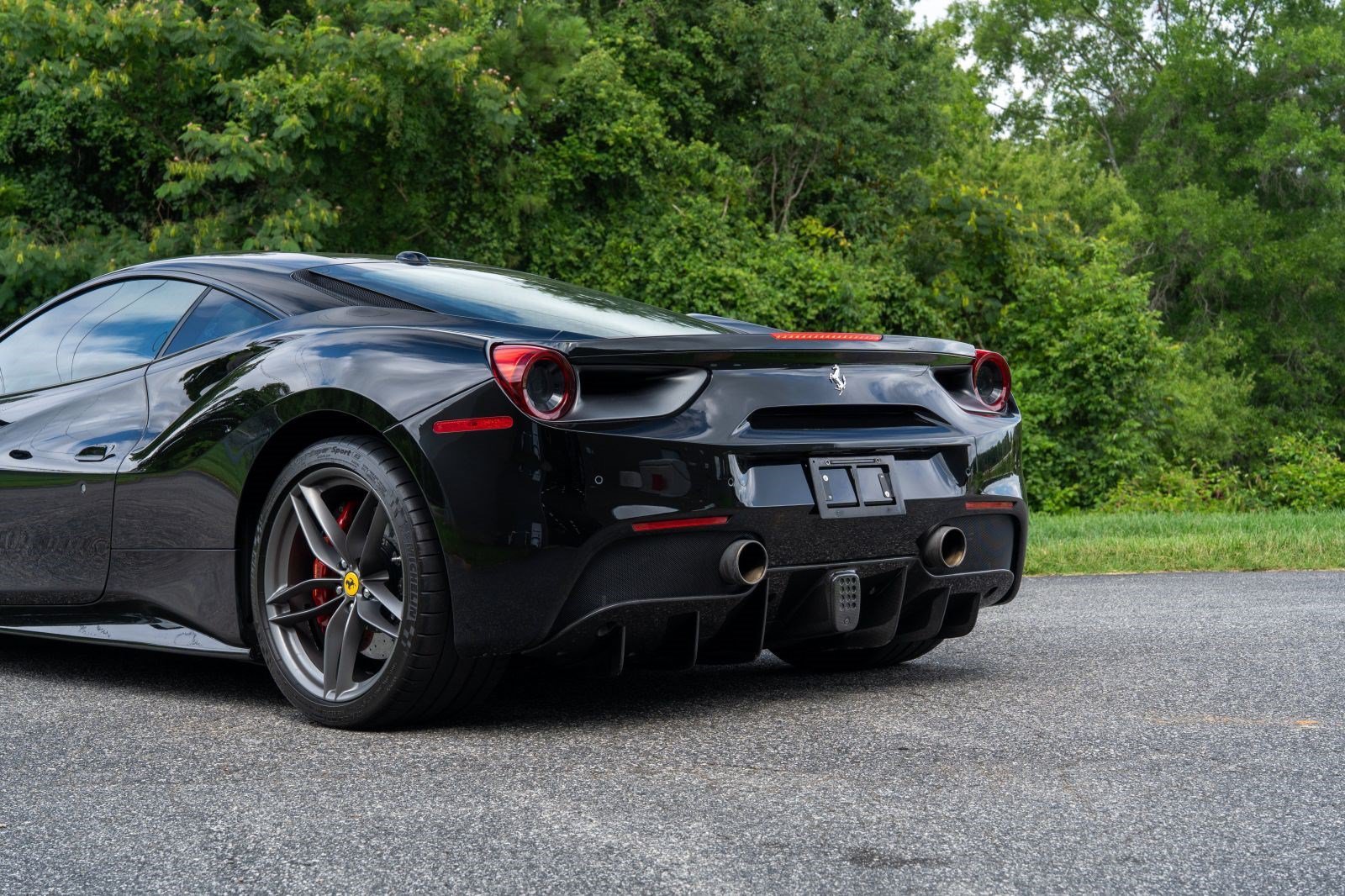 Used 2018 Black Ferrari  image 22