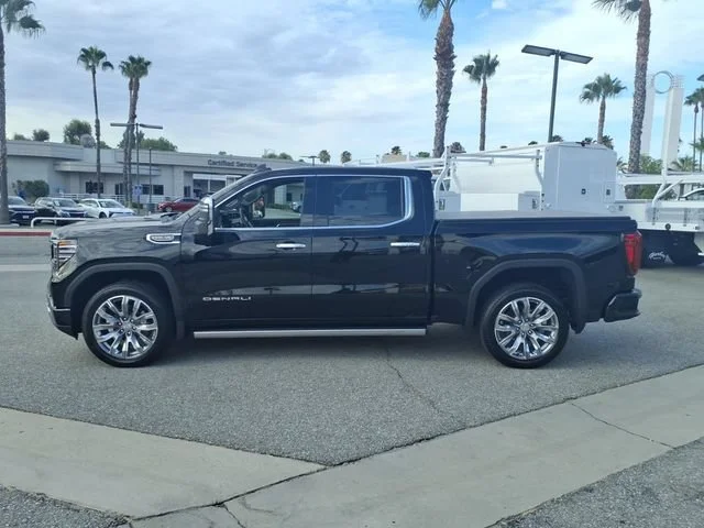 Used 2025 Onyx Black GMC Denali image 7