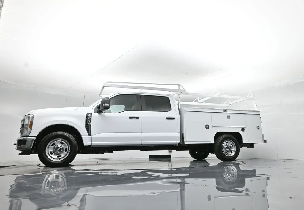 New 2026 Oxford White Ford XL image 7
