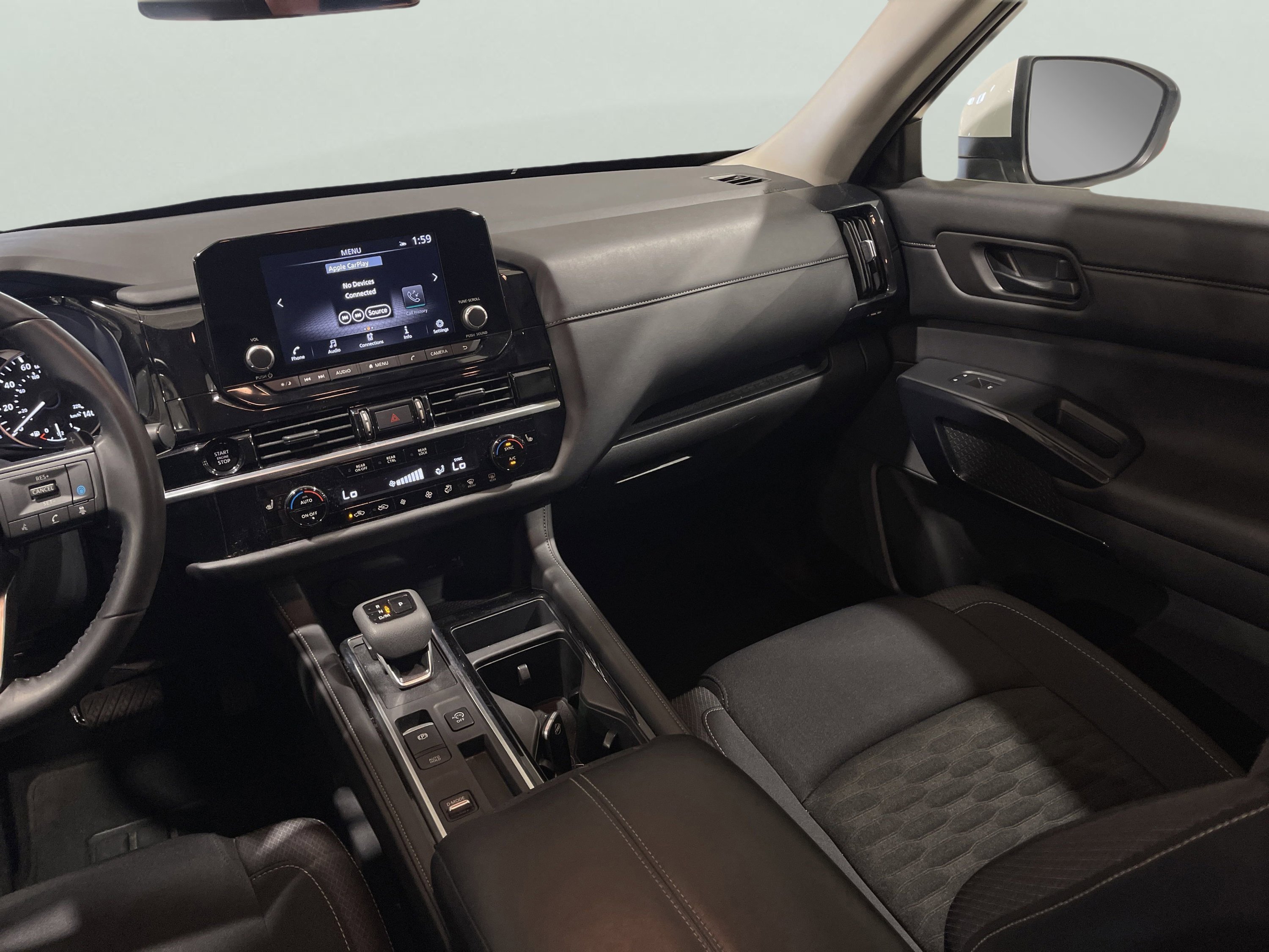 2025 Nissan Pathfinder SV - Photo 22