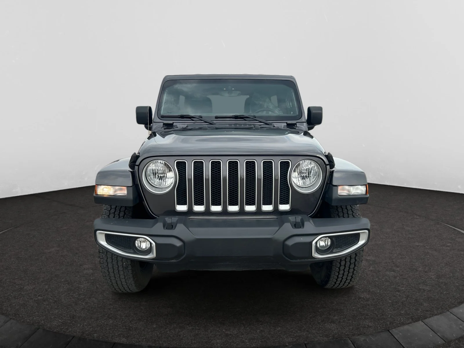 Used 2023 Granite Crystal Metallic Jeep SAHARA image 8