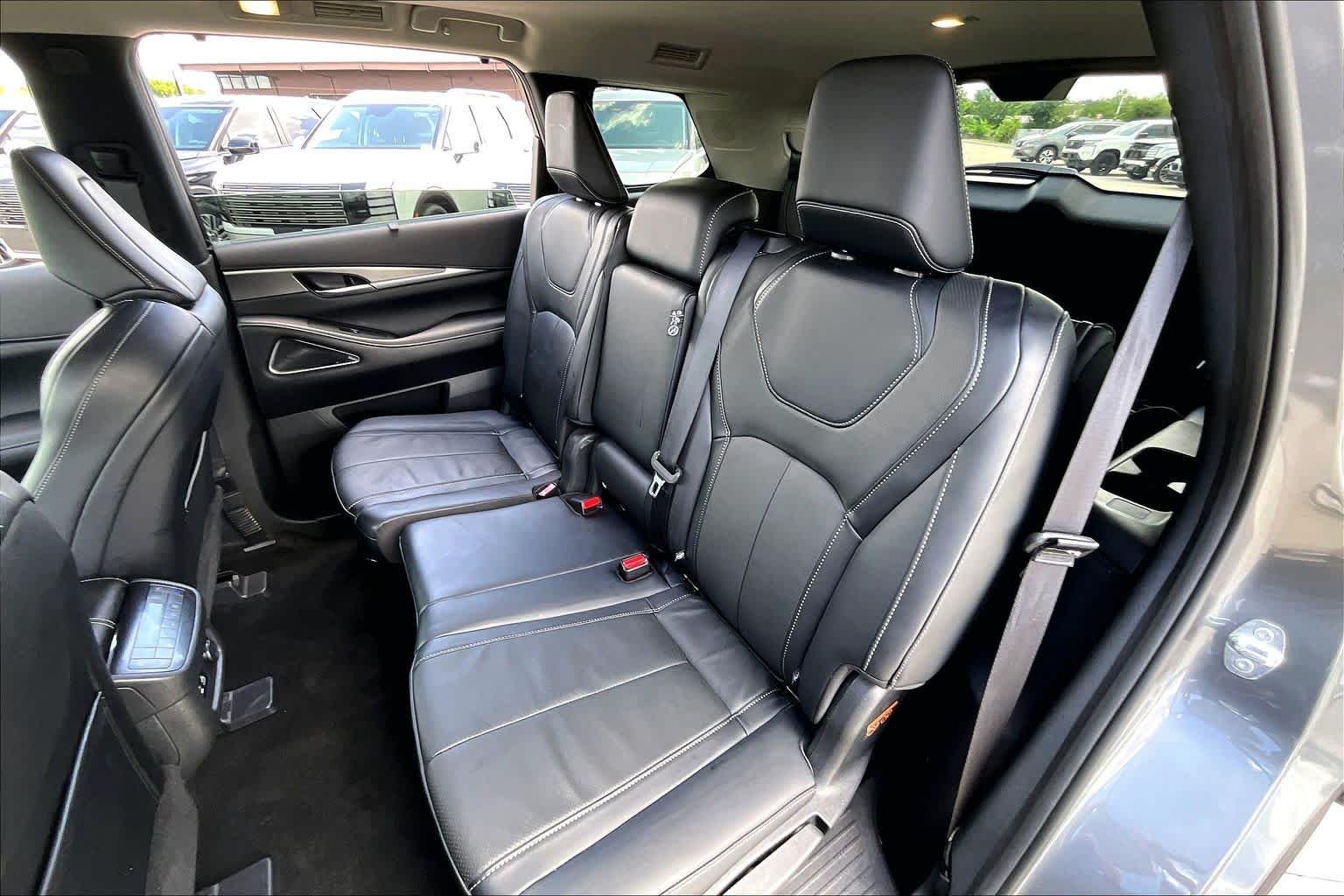 Used 2023 Graphite Shadow INFINITI LUXE image 20