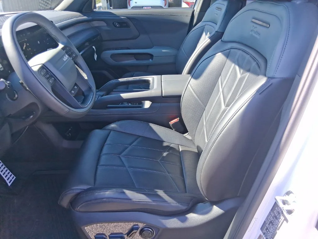 Used 2027 White Kia X-Line SX image 11