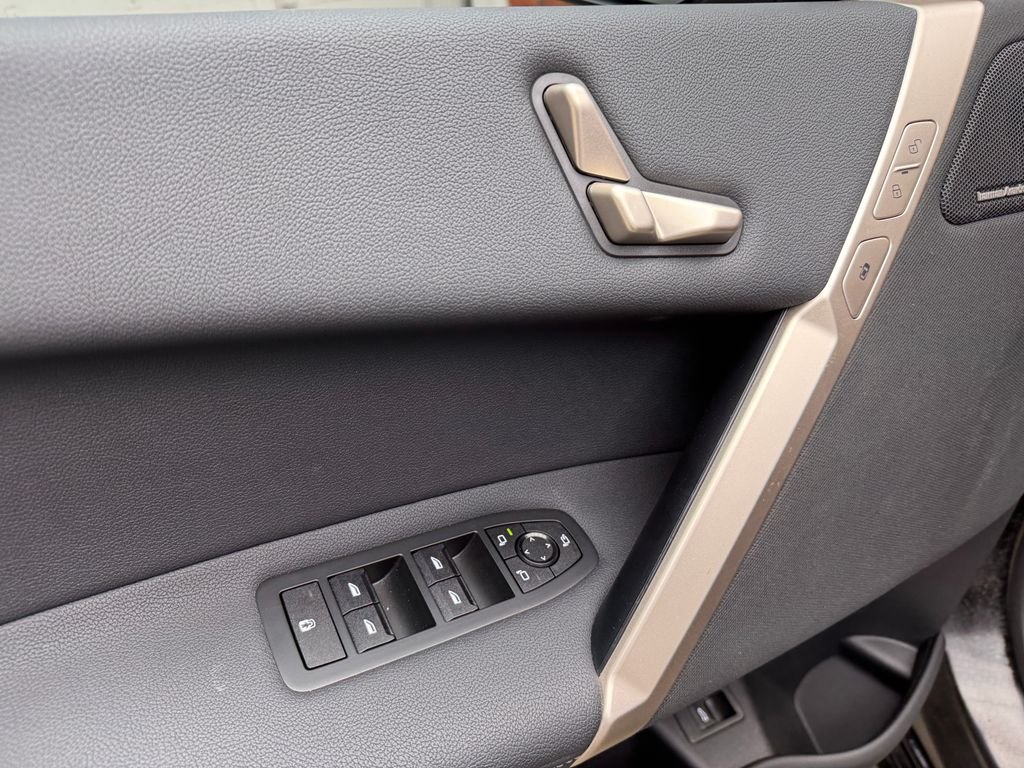 2026 BMW iX 60 - Photo 11