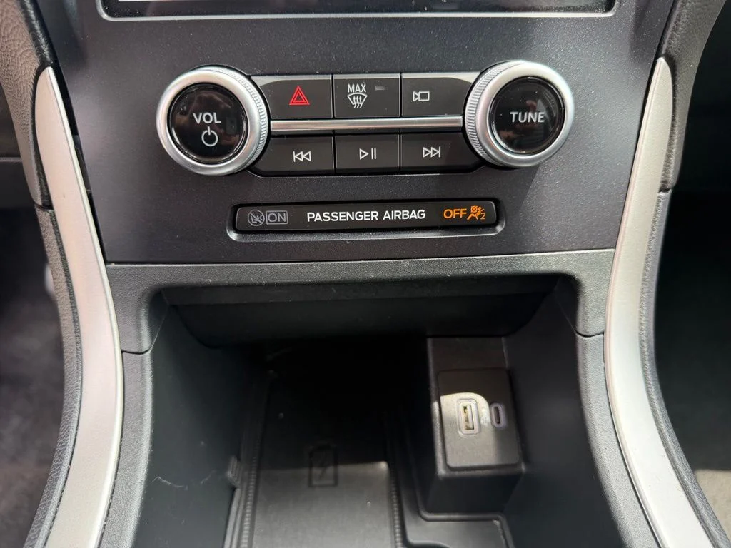Used 2024 Gray Ford SEL image 20