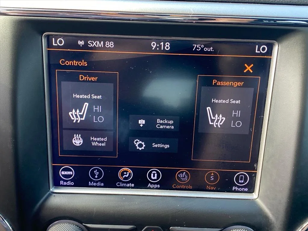Used 2018 Rhino Clearcoat Jeep Altitude image 16