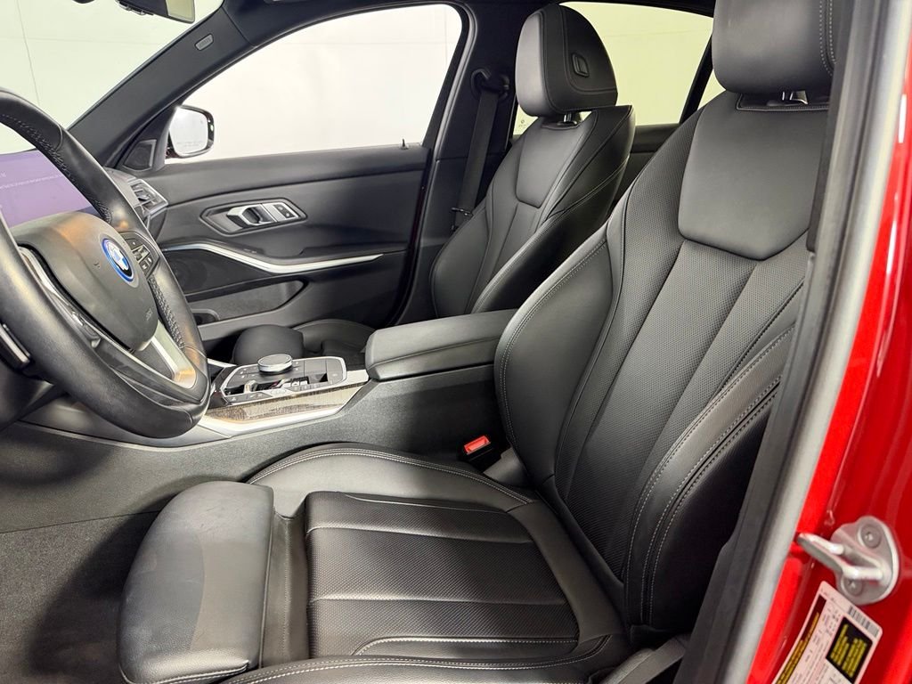 2023 BMW 3 Series 330e - Photo 23