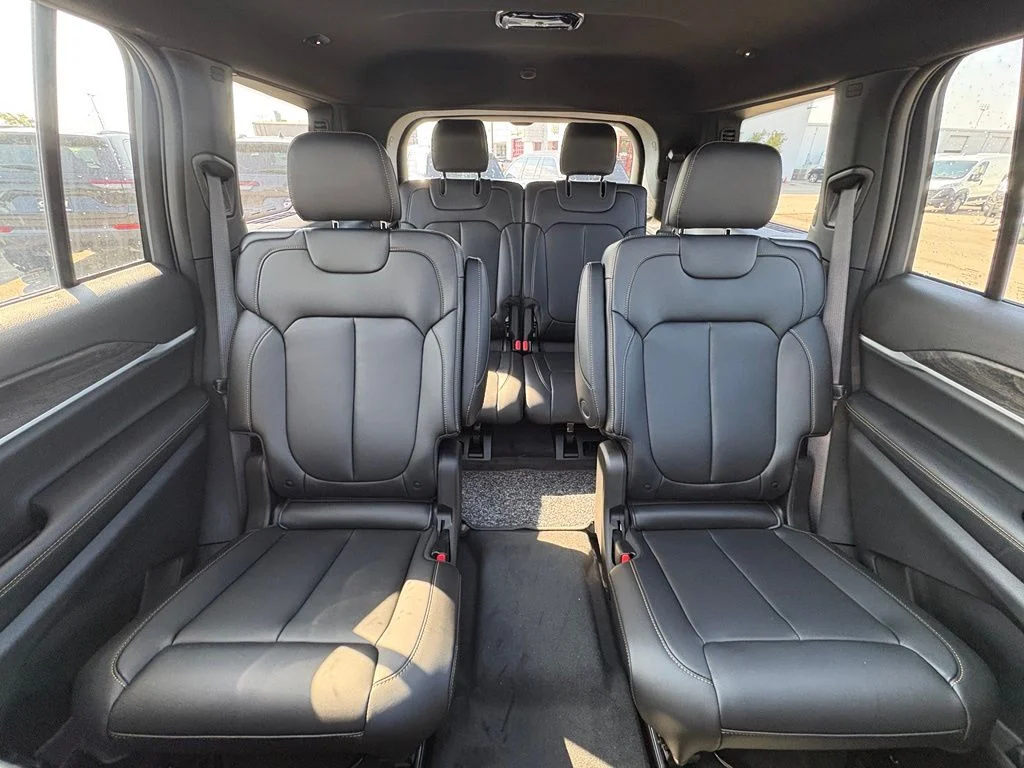 New 2026 Bright White Clear-Coat Exterior Paint Jeep  image 29