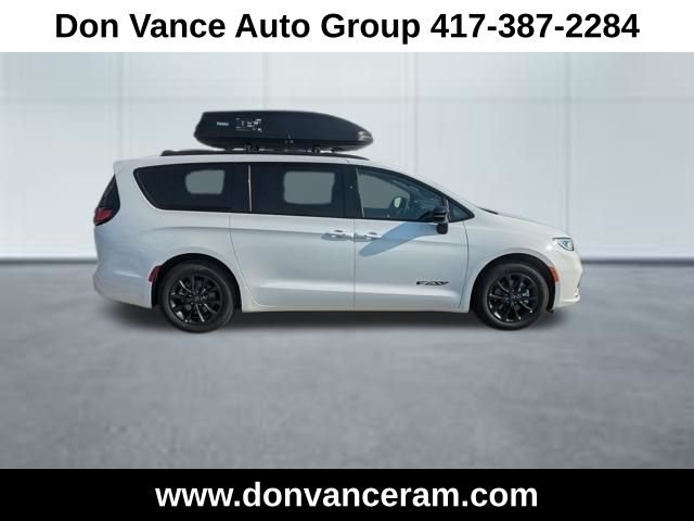 2025 Chrysler Pacifica Select - Photo 7