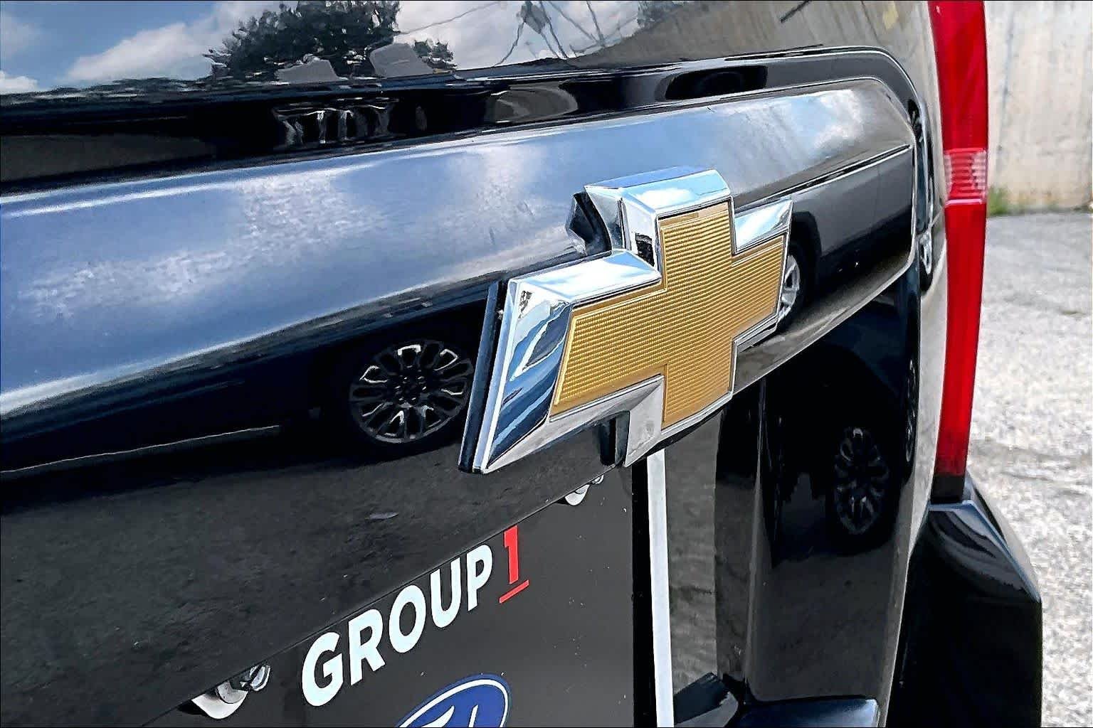 Used 2015 Black Chevrolet LS image 30