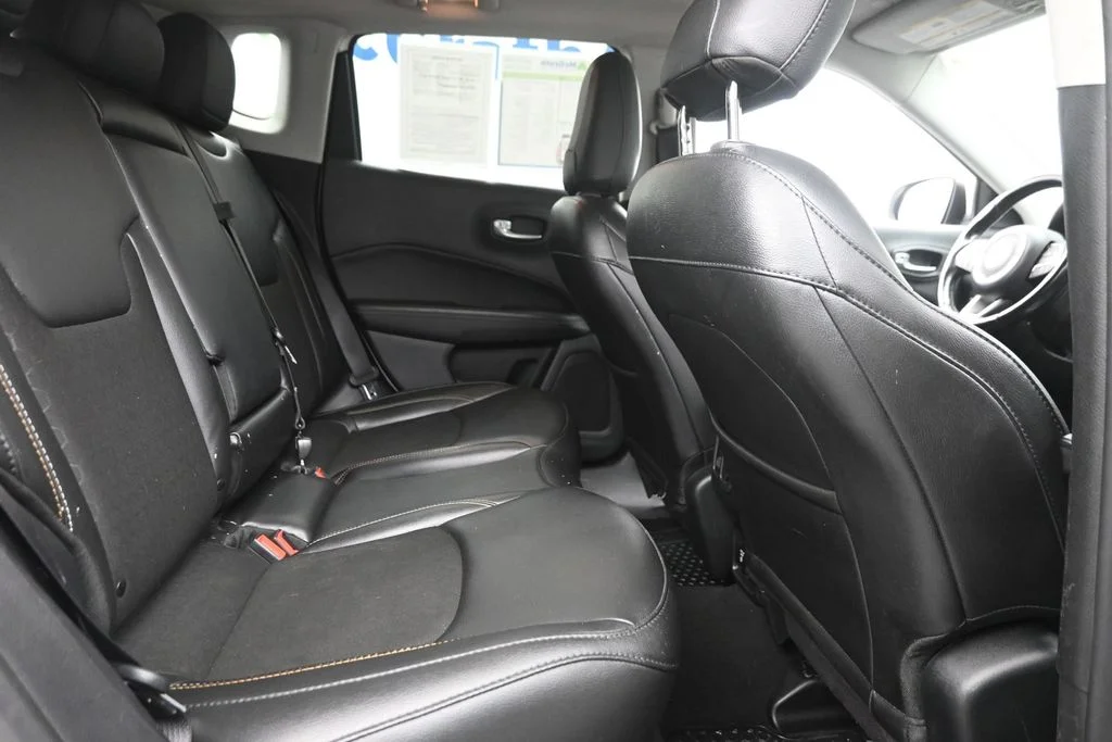 Used 2020 White Jeep Latitude image 10