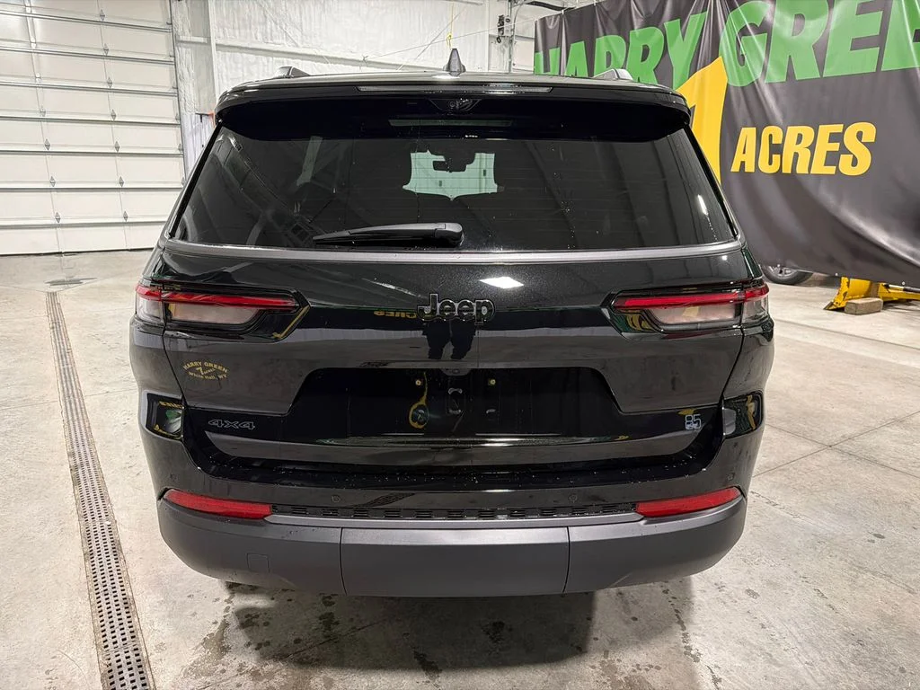 New 2026 Diamond Black Crystal Pearl-Coat Exterior Paint Jeep 85th Anniversary Edition image 7