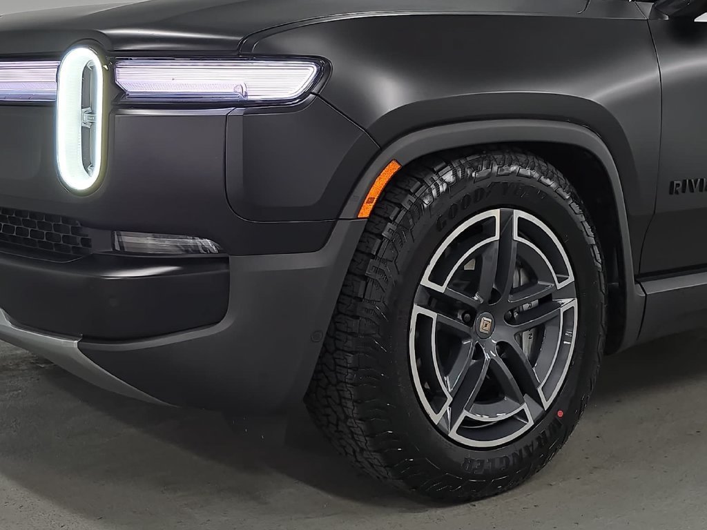 Used 2025  Rivian Adventure Dual Motor Standard Pack image 11