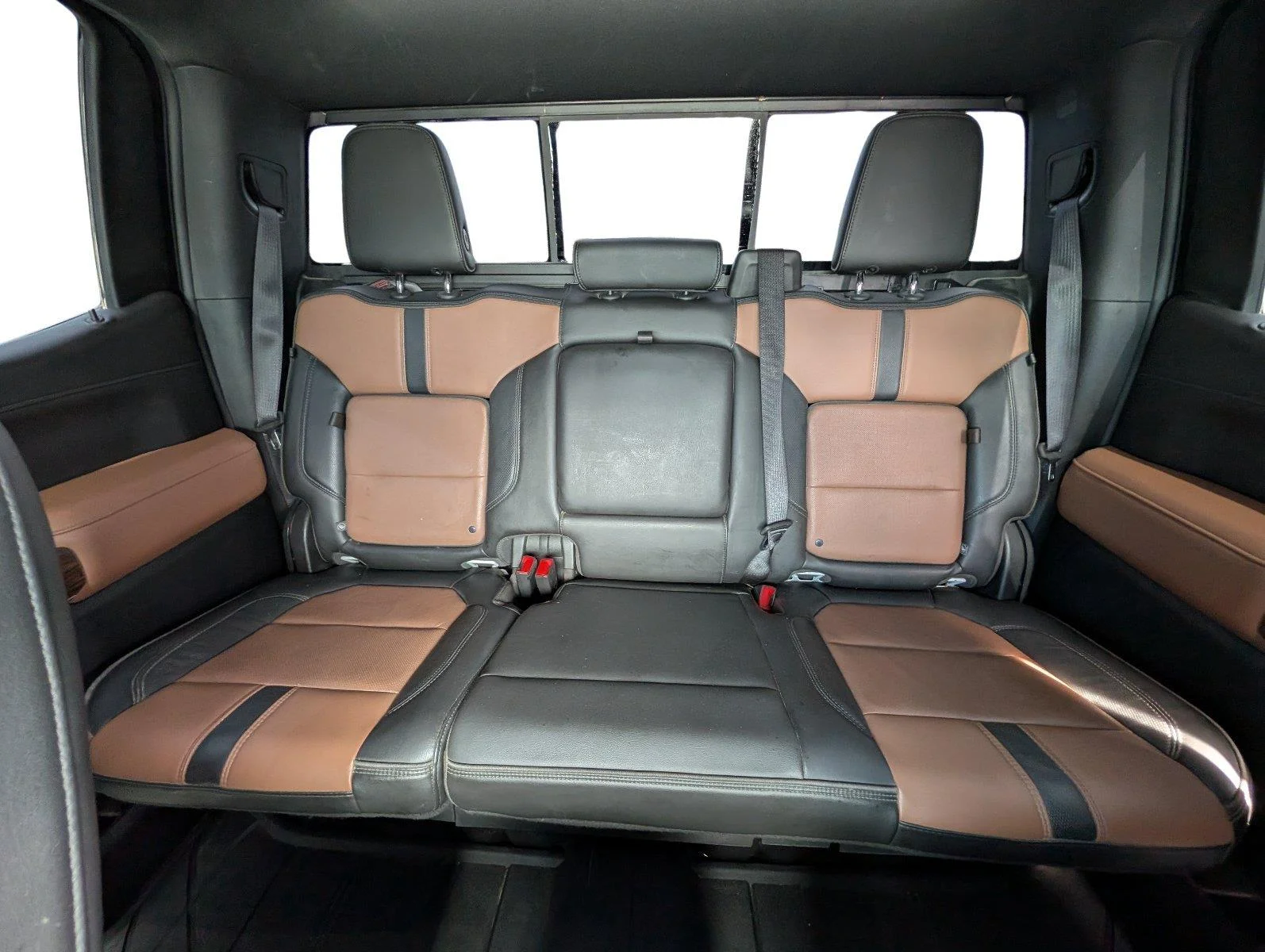 Used 2020 IRIDESCENT PEARL TRICOAT Chevrolet High Country image 15