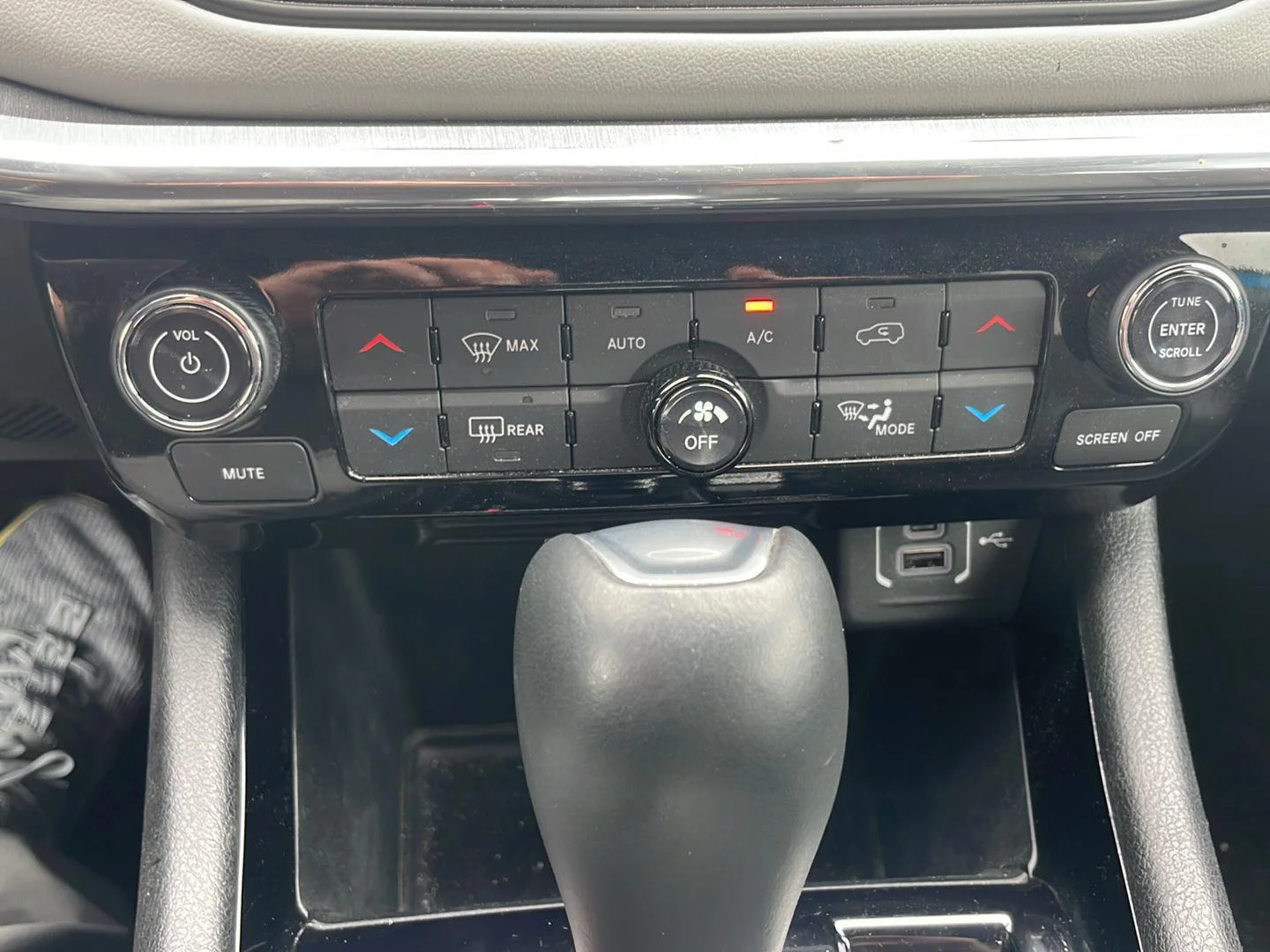 Used 2023 Laser Blue Pearlcoat Jeep Limited image 5