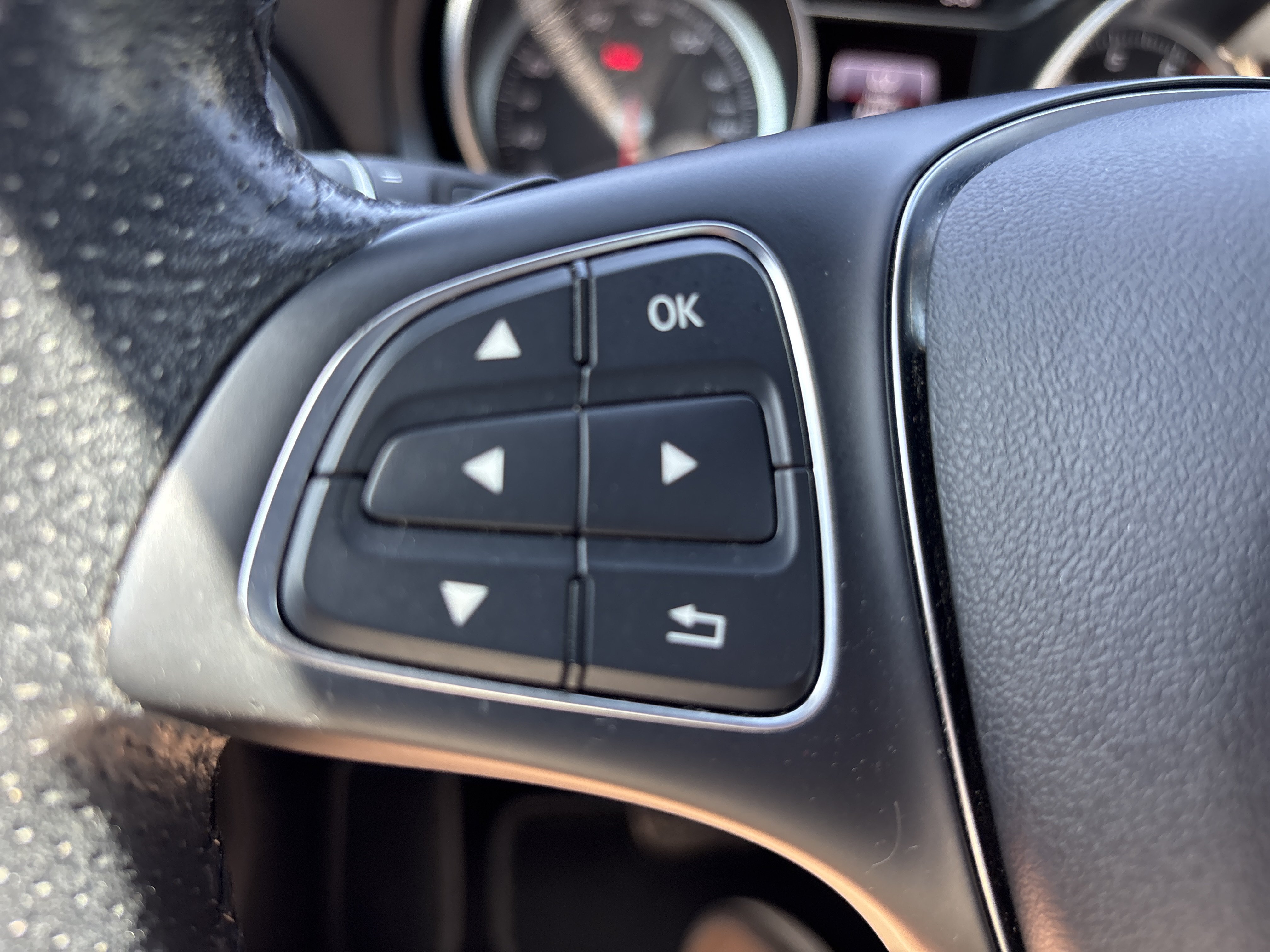 Used 2019 Cosmos Black Metallic Mercedes-Benz GLA 250 4Matic image 27