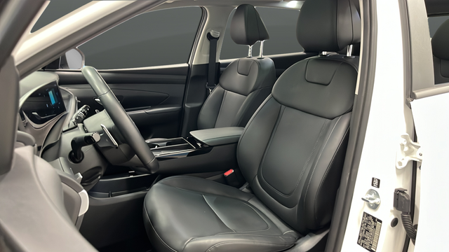 Used 2025 Creamy White Pearl Hyundai SEL Convenience image 9