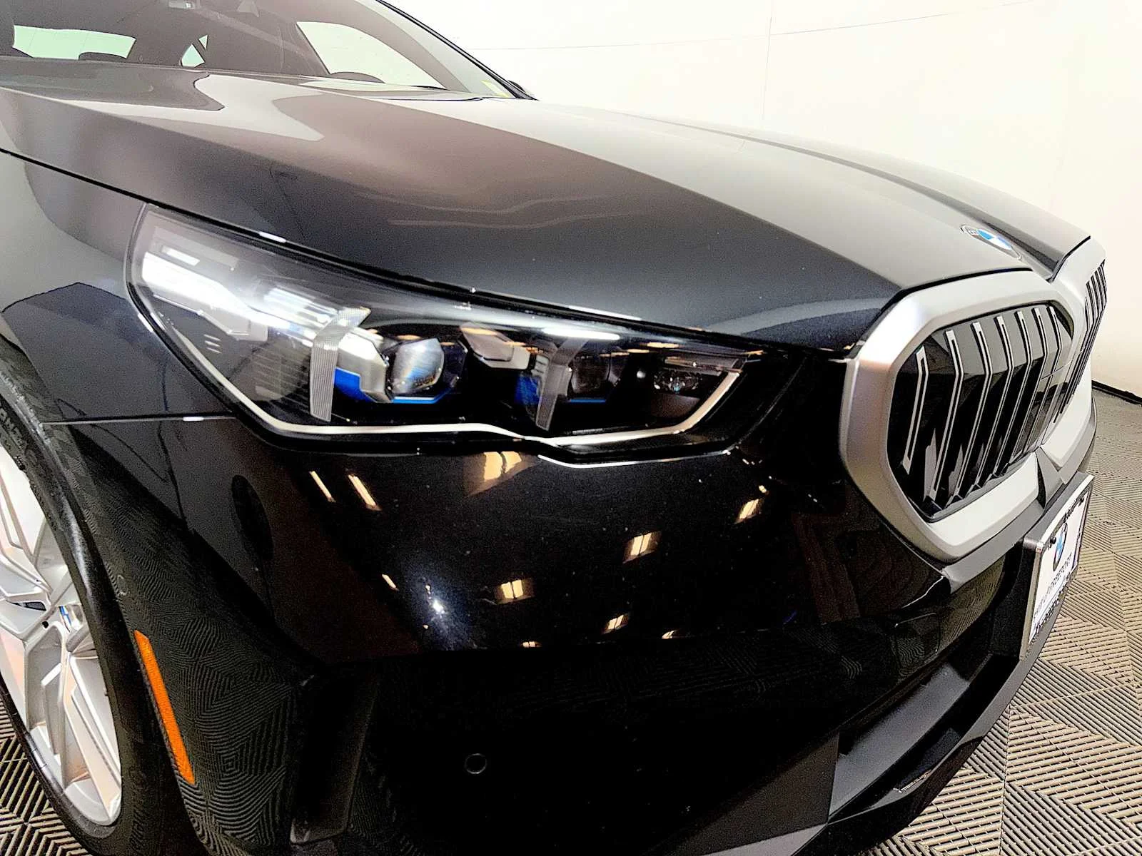 Used 2024 Black Sapphire Metallic BMW 540i xDrive image 25