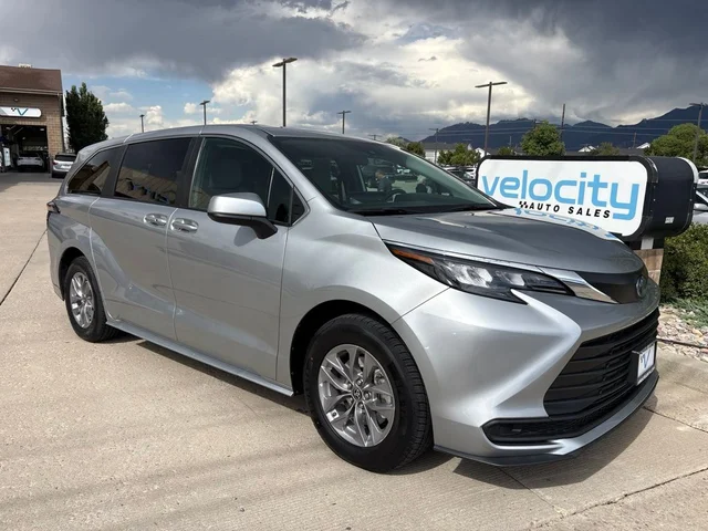 2025 Toyota Sienna LE