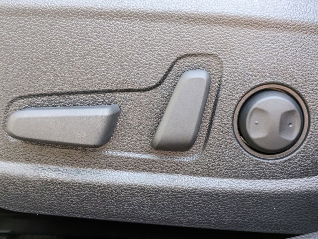 New 2024 Snow White Pearl Kia SX image 20
