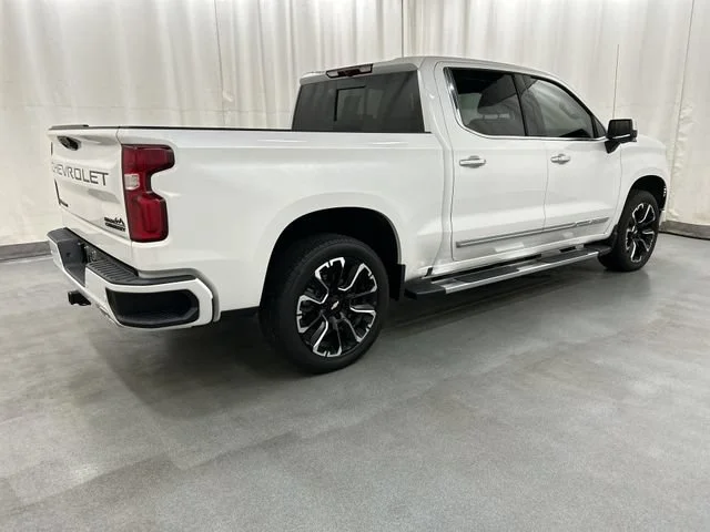 Used 2024 Iridescent Pearl Tricoat Chevrolet High Country image 4