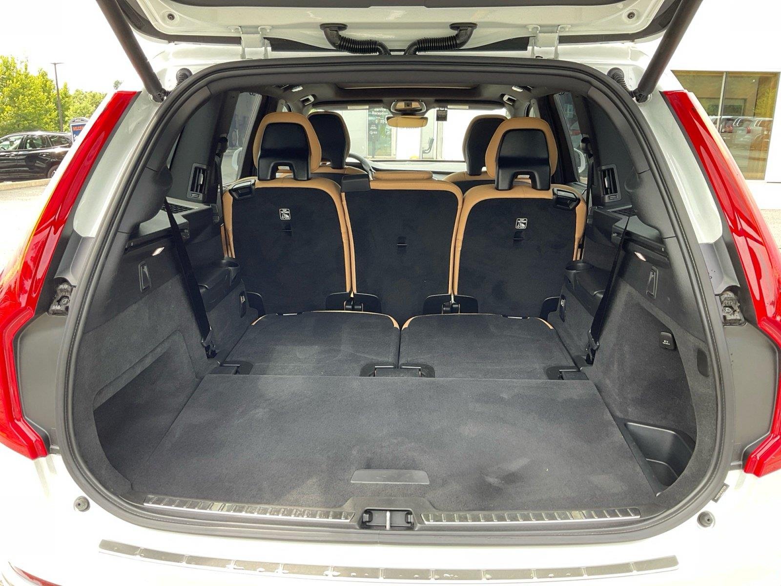 Used 2024 Crystal White Metallic Volvo Ultimate Bright Theme image 16