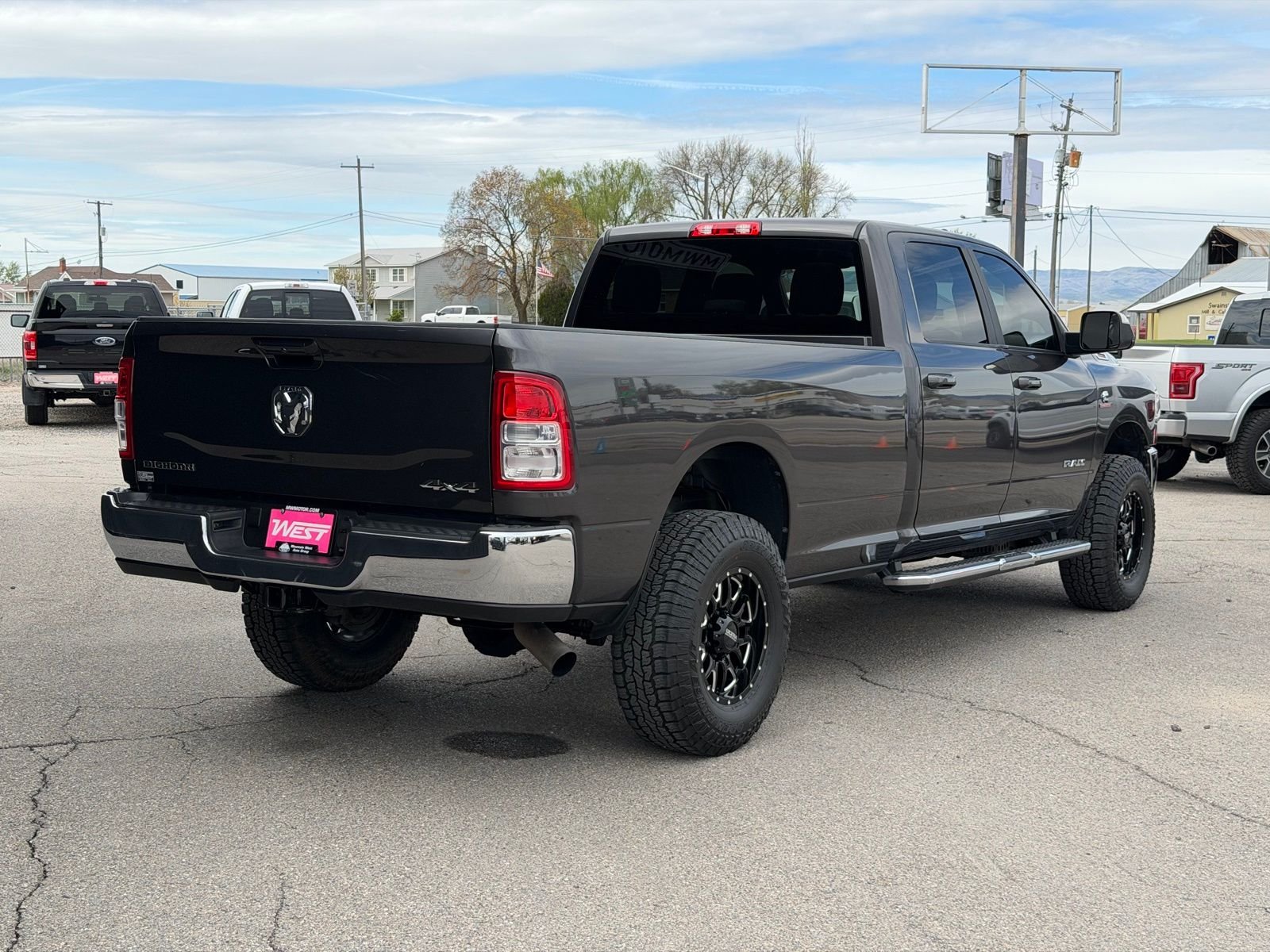 View vehicle photo 7