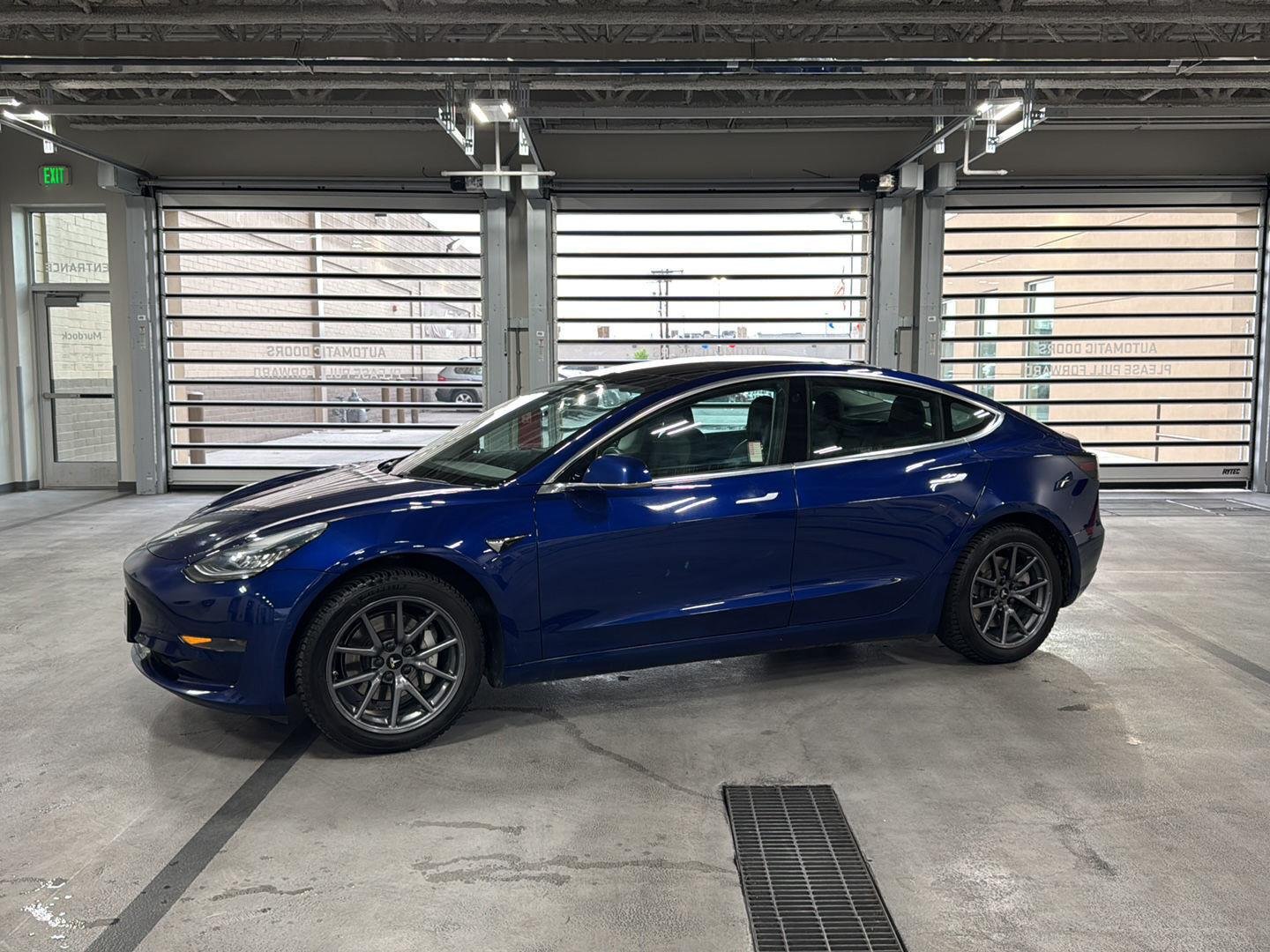 Used 2020 Pearl White Multi-Coat Tesla Standard Range image 1