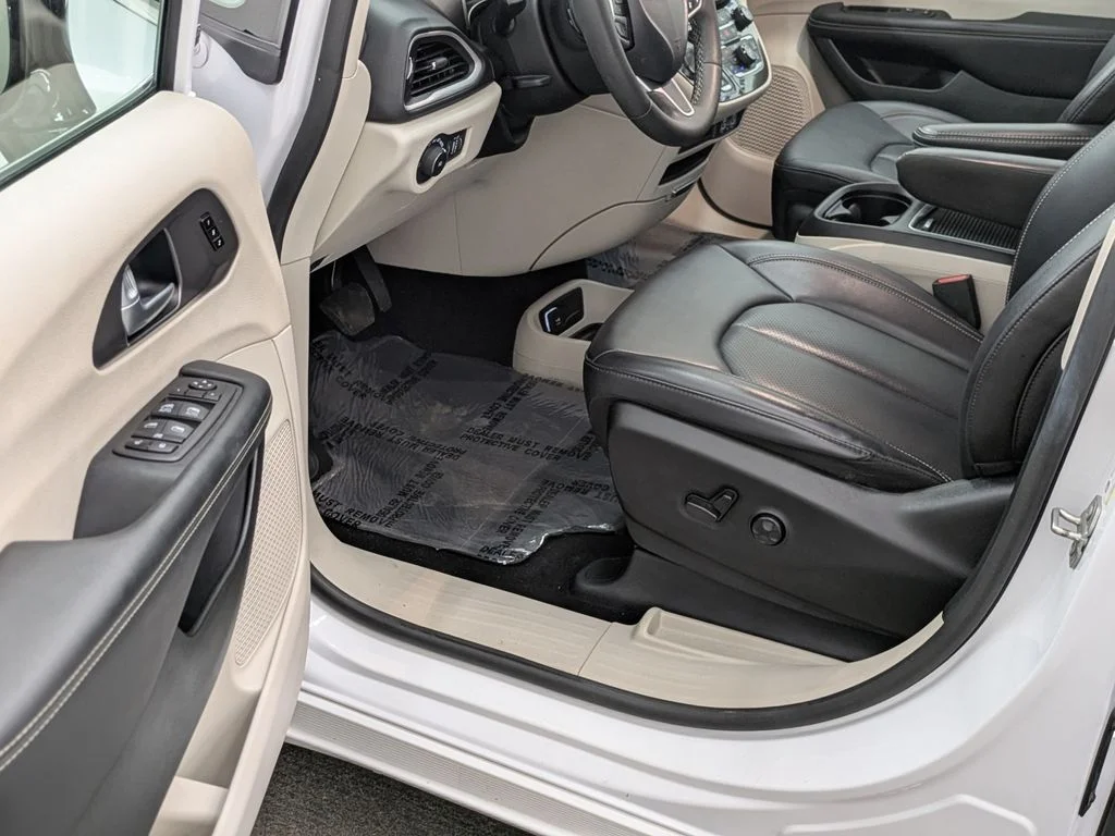 Used 2024 White Chrysler Touring L image 30