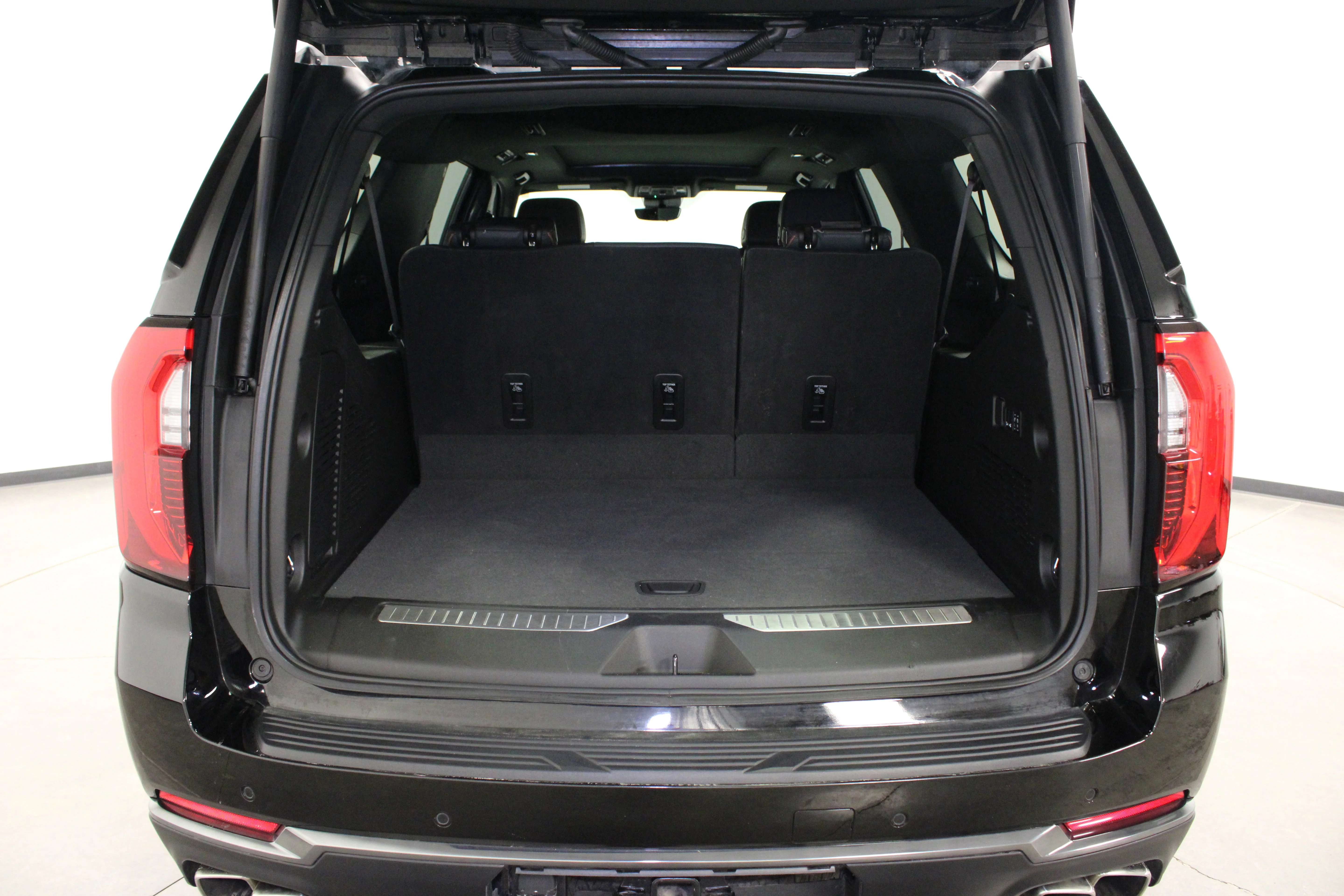 Used 2025 Onyx Black GMC AT4 image 14