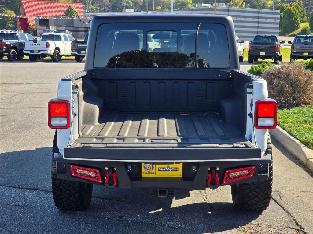 Used 2020 White Jeep Altitude image 24