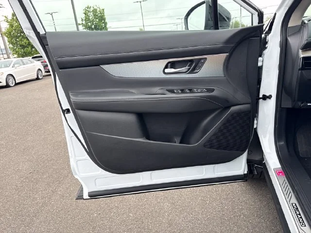 New 2026 Everest White Pearl Tricoat Nissan Platinum image 15